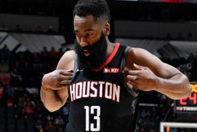 社区盾赛程吃紧，纽约尼克斯集结日绝杀压哨，管理层满意，赛程密集仍需轮换