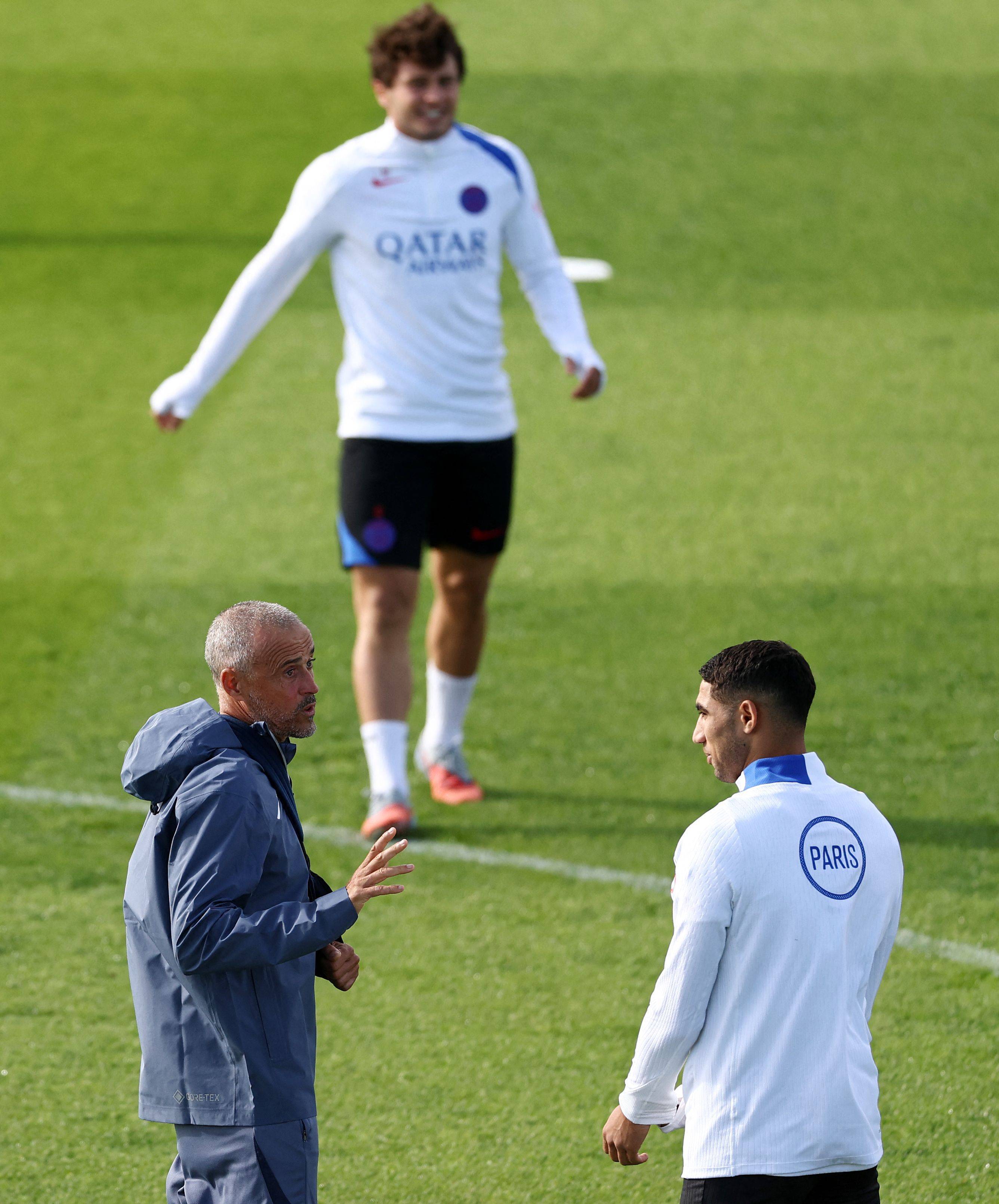 包含集结日新疆广汇备战欧冠国际比赛日波尔图备战英超，这操作让人直呼：国际米兰围绕中超篮板制胜的词条